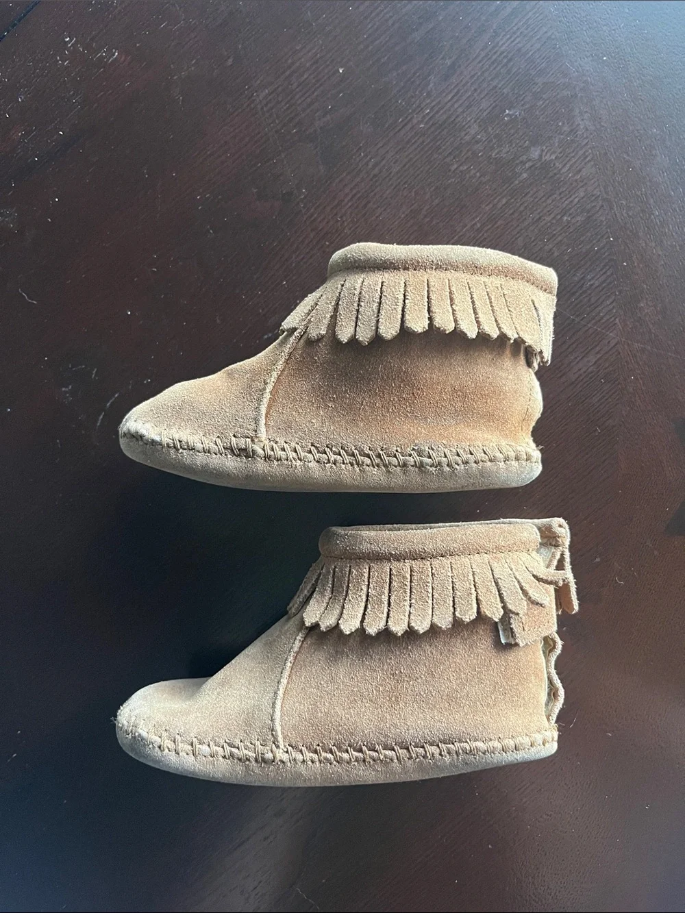 Kids size 6 Minnetonka boots moccasins